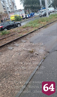 Жительницу Саратова осудили за смерть мужчины под покатившейся машиной