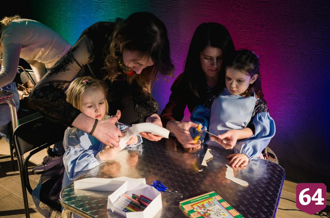 Саратовских артистов учат пищать, как Петрушка